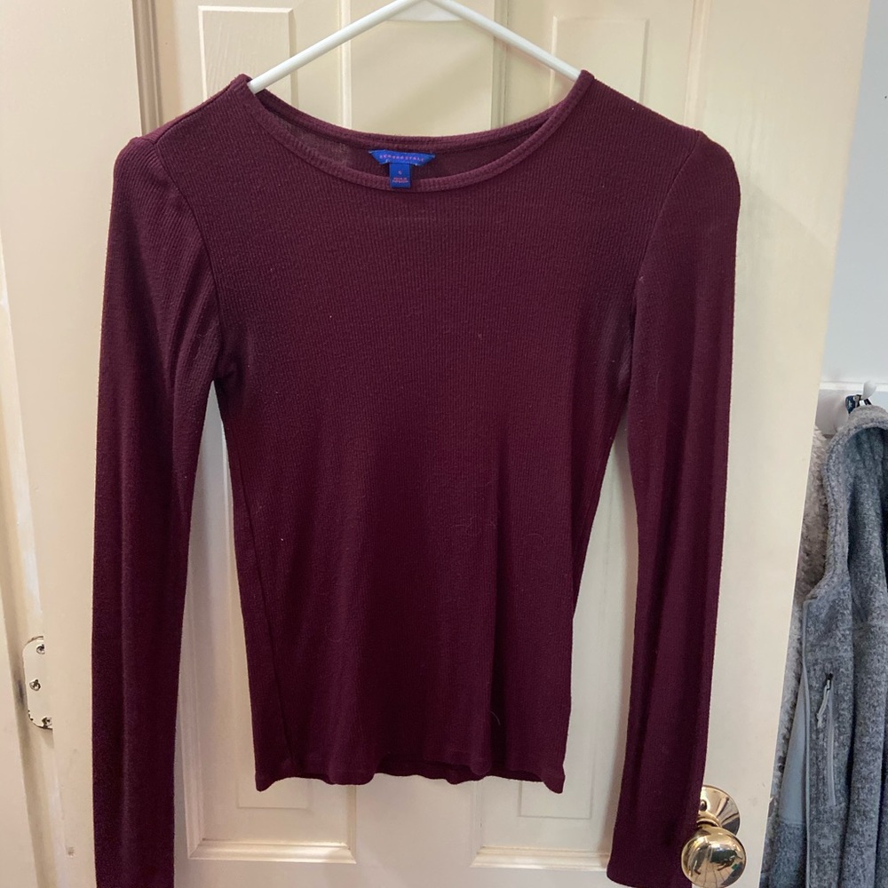 Aeropostale maroon fitted tee